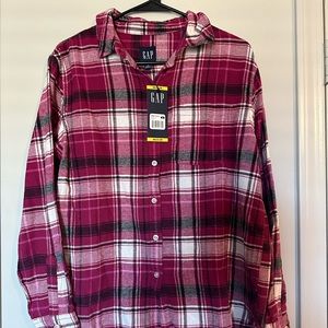 Women’s Gap button up with Tags